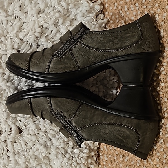 Easy Street Shoes - Picture 6 of 16